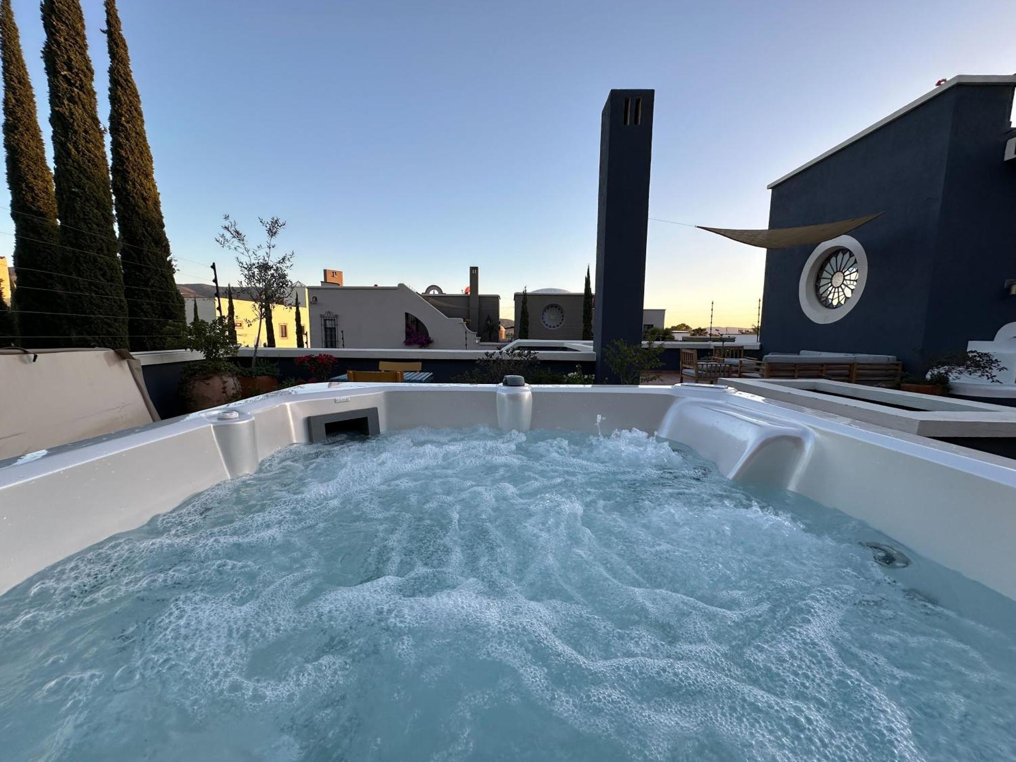 Rooftop Jacuzzi! Country-Style 4 Bedroom Cottage San Miguel de Allende Eksteriør bilde